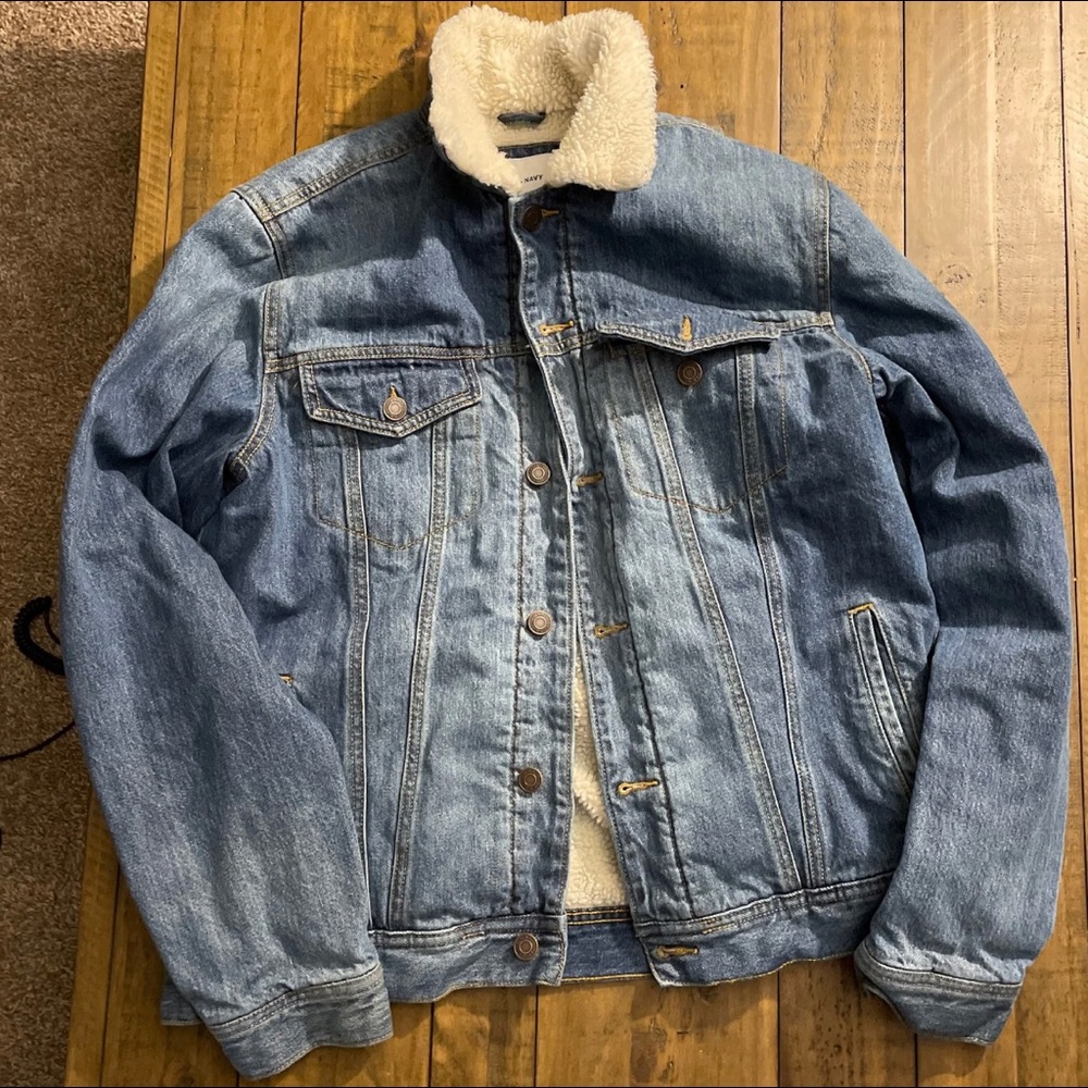 Old Navy jean jacket denim with fluffy inside Size: Medium